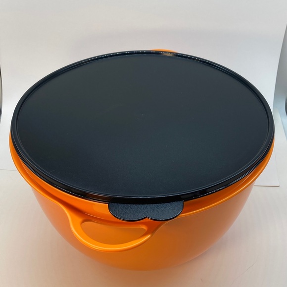 TUPPERWARE Jumbo THATSA Bowl 14 L / 59 CUPS Orange & Black Lid - Picture 8 of 13